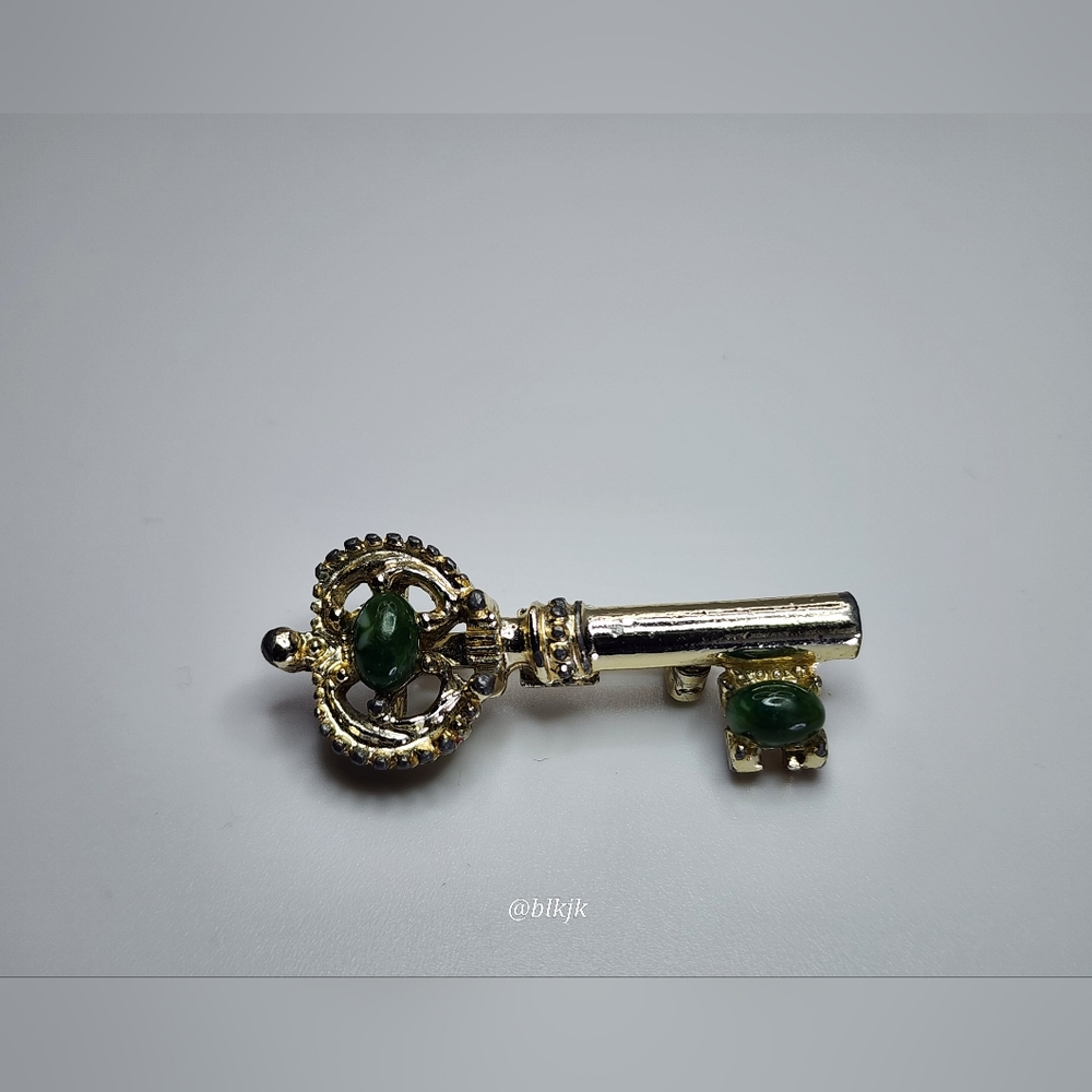 Vintage Gerry's Gold Key Brooch GUC